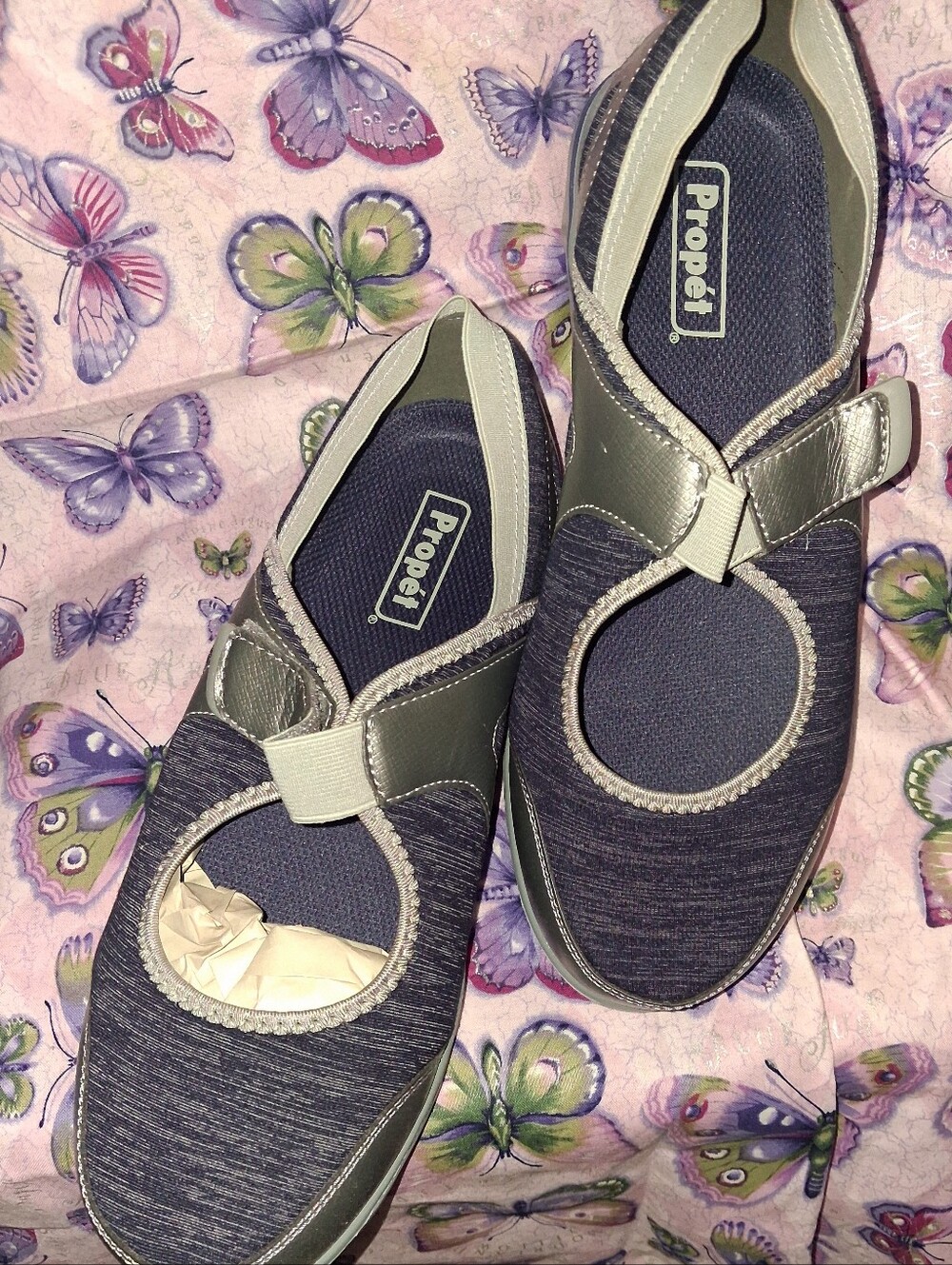 WONDERFUL AND COMFORTABLE "PROPET" MARY JANE STRETCHABLE JERSEY SHOES. 9(4E)WIDE